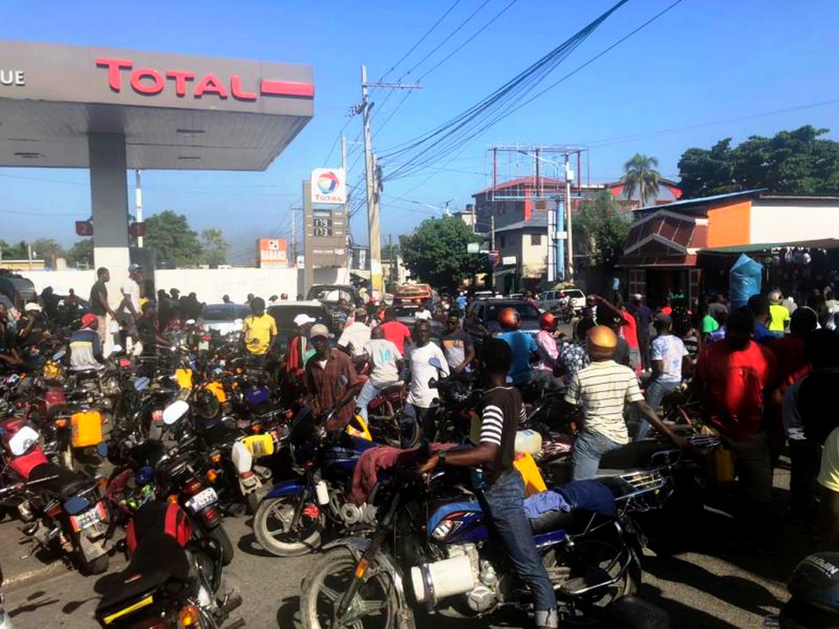 Fuel shortage: long queues observed at gas stations
