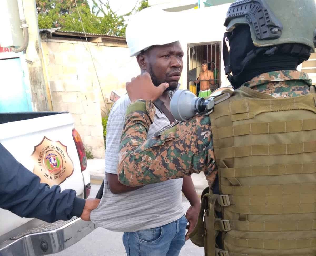 325 undocumented Haitians arrested in Punta Cana