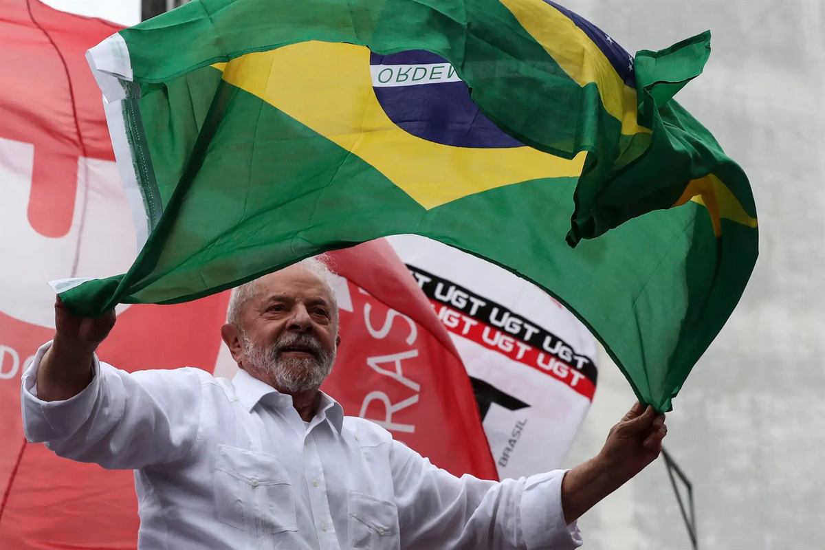 Luiz Inácio Lula da Silva elected President of Brazil